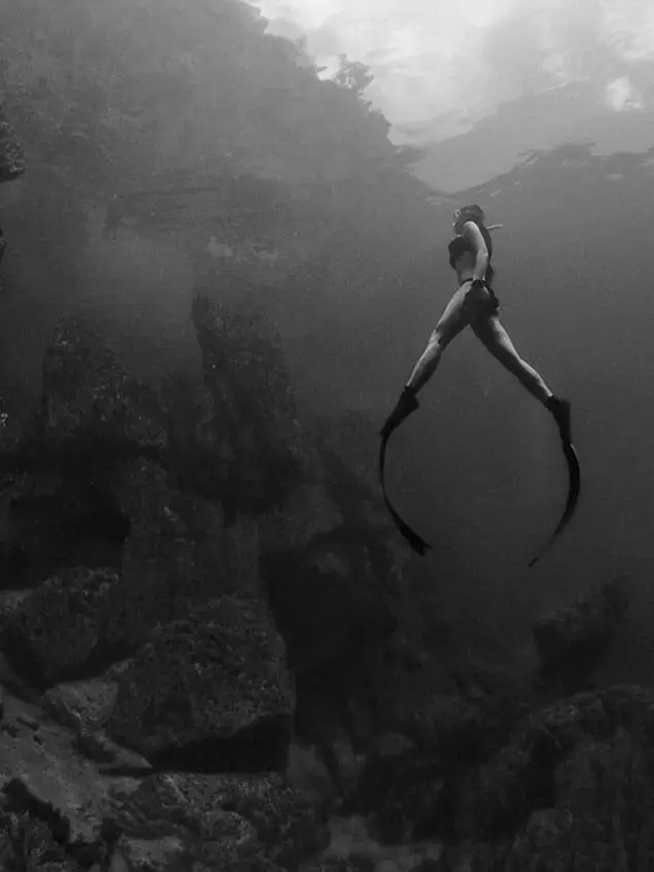 潛水拍照新姿勢，放下你的剪刀手，我們來這樣拍