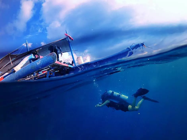 潛水拍照新姿勢，放下你的剪刀手，我們來這樣拍